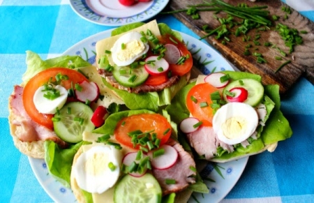 WIOSENNE KANAPKI W ODDZIALE PRZEDSZKOLNYM